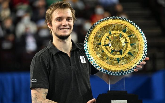 言与更衣室 言与更衣室